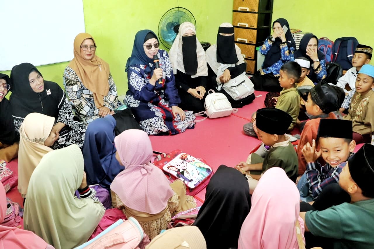 Kunjungan Ketua TP PKK Simalungun ke Rumah Qur'an Asna Mulia di Nagori Limang, Apresiasi untuk Generasi Qurani