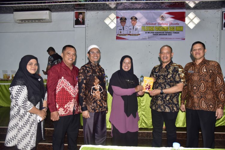 Buka Pelatihan UMKM, Wakil Bupati Tapteng : Packaging Sarana Pemasaran Yang Efektif