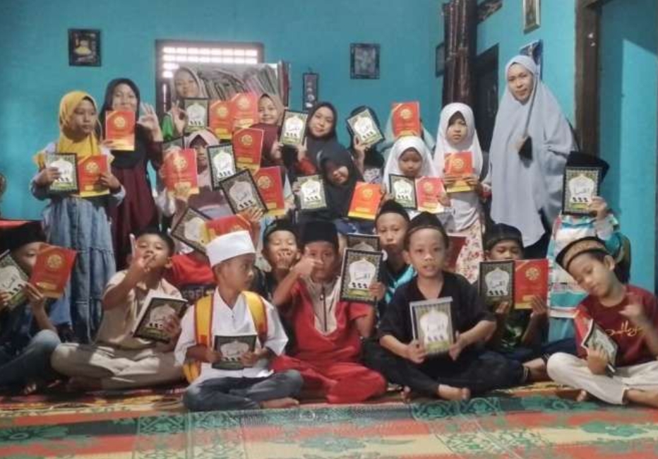 Pemkab Way Kanan Salurkan Hibah ke TPQ Al-Hikmah