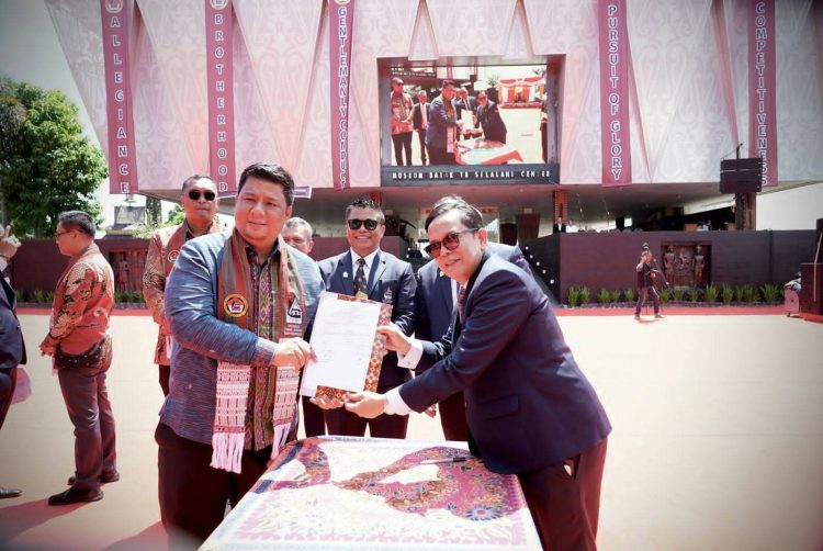 Bupati Samosir Hadiri Pengukuhan Siswa/i Asrama Yayasan Tunas Bangsa Soposurung Angkatan XXXVI Bupati Samosir Hadiri Pengukuhan Siswa/i Asrama Yayasan Tunas Bangsa Soposurung Angkatan XXXVI