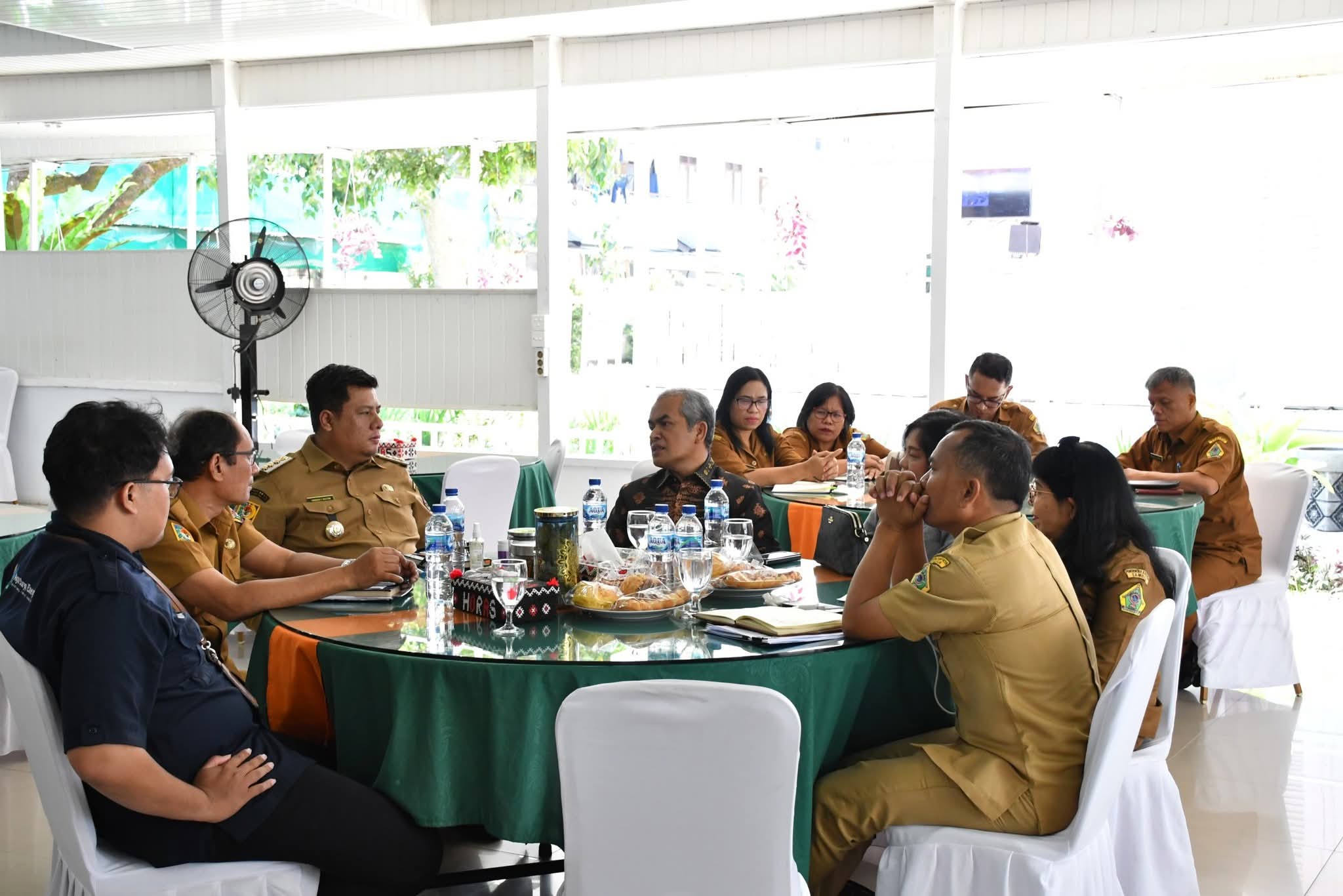 Bupati Samosir Sambut Baik Rencana Investasi Pembangunan Roof Top PLTS di Seluruh Atap Gedung Milik Pemkab Samosir Bupati Samosir Sambut Baik Rencana Investasi Pembangunan Roof Top PLTS di Seluruh Atap Gedung Milik Pemkab Samosir