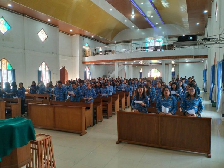Pemkab Samosir Gelar Ibadah Gabungan ASN Pemkab Samosir Gelar Ibadah Gabungan ASN