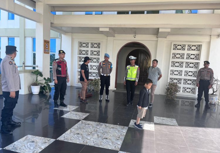 Tingkatkan Kewaspadaan, Polres Tapteng Intensifkan Patroli Pengamanan Gereja
