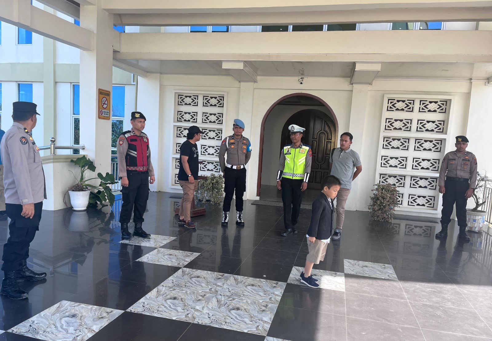Tingkatkan Kewaspadaan, Polres Tapteng Intensifkan Patroli Pengamanan Gereja