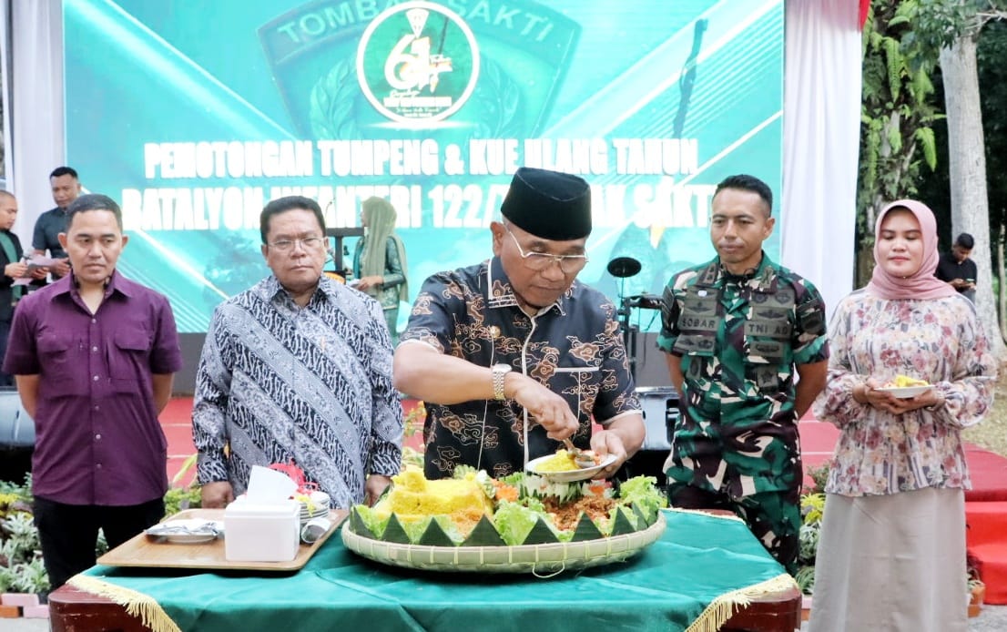 Hadiri HUT Yonif 122/TS: Bupati Simalungun Harapkan untuk Tetap Solid, Kuat dan Memberikan Pelayanan Terbaik Bagi Masyarakat Hadiri HUT Yonif 122/TS: Bupati Simalungun Harapkan untuk Tetap Solid, Kuat dan Memberikan Pelayanan Terbaik Bagi Masyarakat