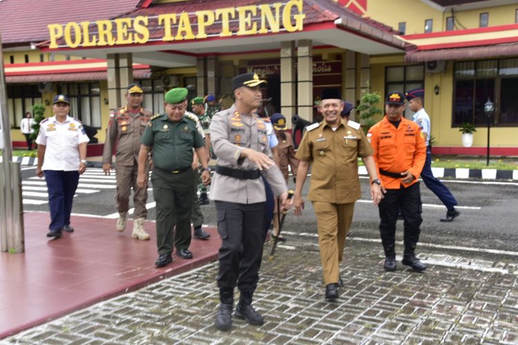 Wakil Bupati Tapanuli Tengah Hadiri Apel Kesiapan Tanggap Darurat bersama TNI Polri Wakil Bupati Tapanuli Tengah Hadiri Apel Kesiapan Tanggap Darurat bersama TNI Polri