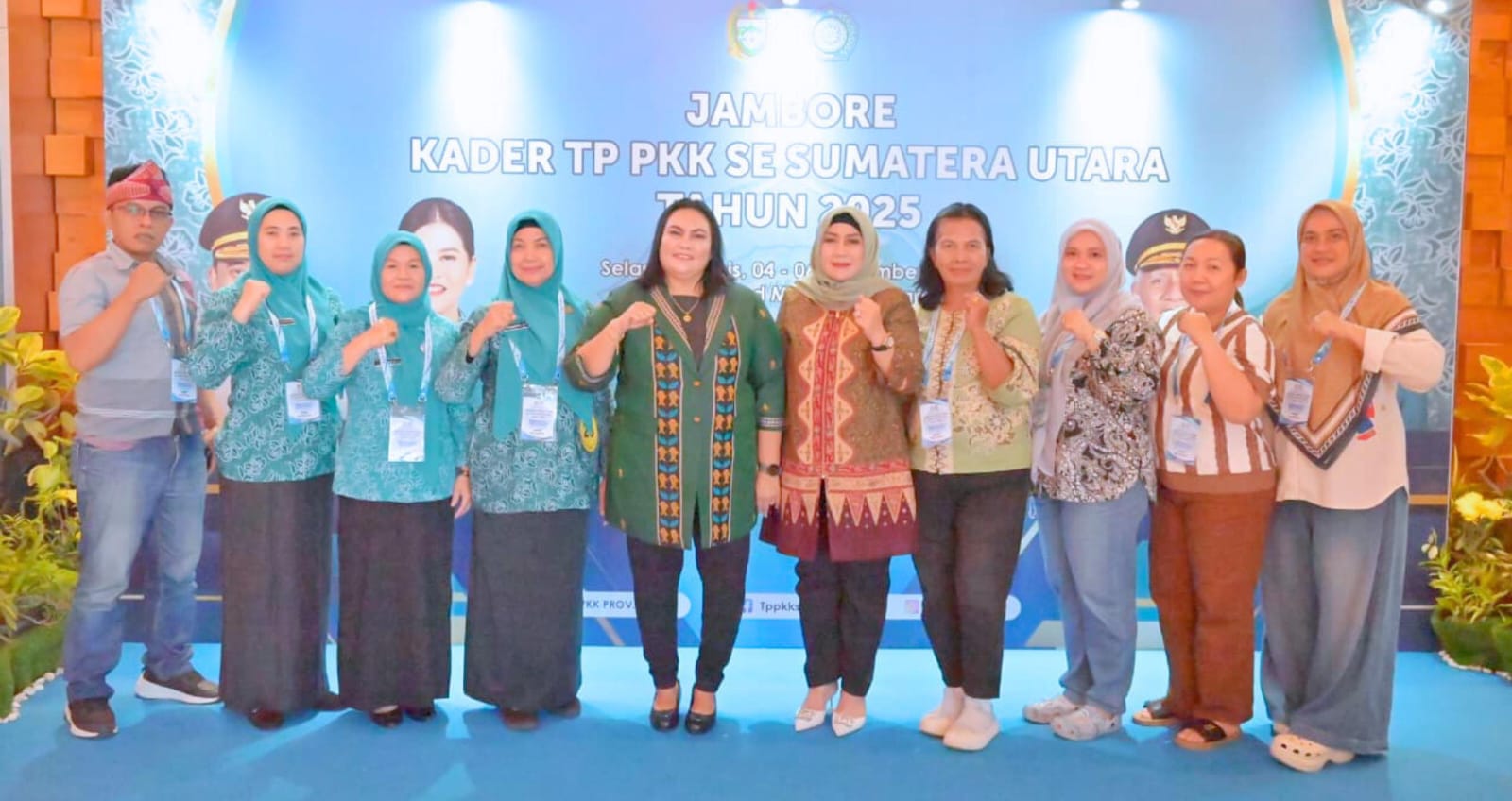 Ketua TP PKK Tapteng Hadiri Jambore Kader PKK se-Sumatera Utara Tahun 2025 Ketua TP PKK Tapteng Hadiri Jambore Kader PKK se-Sumatera Utara Tahun 2025