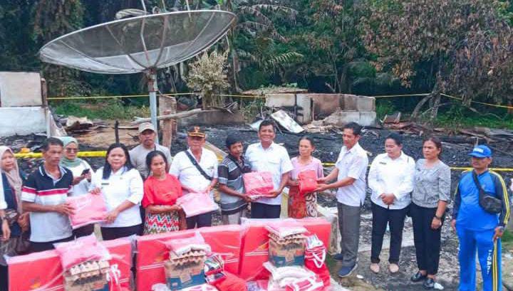 Pemkab Tapteng Berikan Bantuan Kepada Korban Kebakaran Di Kecamatan Manduamas dan Barus Utara Pemkab Tapteng Berikan Bantuan Kepada Korban Kebakaran Di Kecamatan Manduamas dan Barus Utara