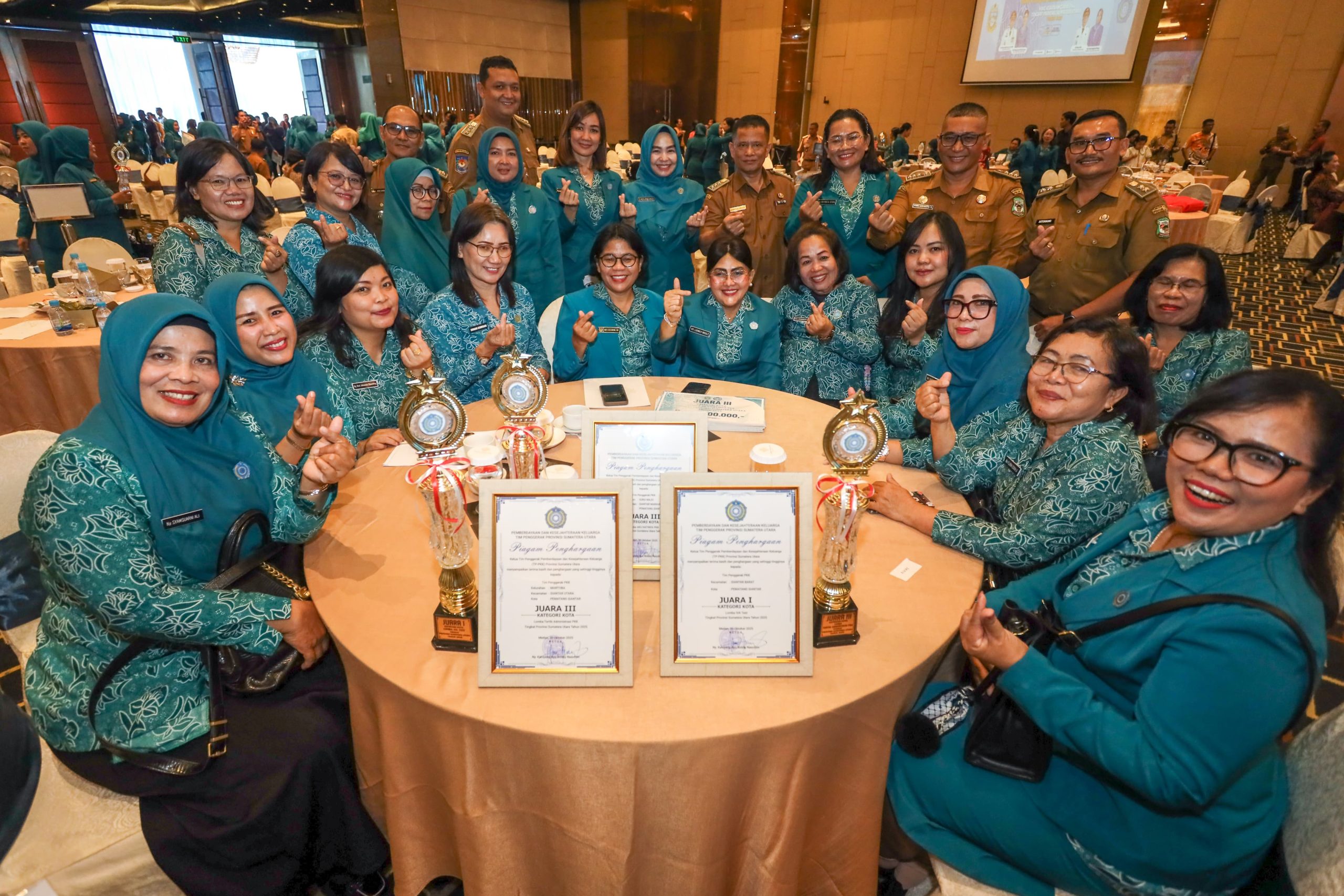 Ketua TP PKK Kota Pematangsiantar Ny Liswati Wesly Silalahi Menghadiri Pengumuman Dan Penyerahan Hadiah Lomba Dalam Rangka HKG PKK Tingkat Provinsi Sumut Tahun 2025 Ketua TP PKK Kota Pematangsiantar Ny Liswati Wesly Silalahi Menghadiri Pengumuman Dan Penyerahan Hadiah Lomba Dalam Rangka HKG PKK Tingkat Provinsi Sumut Tahun 2025
