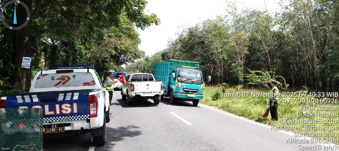 Kanit Turjawali Polres Simalungun Pimpin Patroli, Jamin Keamanan Warga Jelang Sholat Jumat Kanit Turjawali Polres Simalungun Pimpin Patroli, Jamin Keamanan Warga Jelang Sholat Jumat