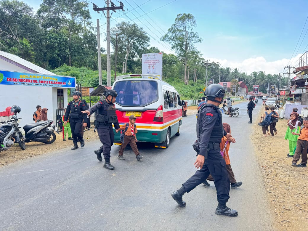Brimob Sumut Gelar Patroli Dialogis, Wujud Nyata Kehadiran Polisi di Tengah Masyarakat Brimob Sumut Gelar Patroli Dialogis, Wujud Nyata Kehadiran Polisi di Tengah Masyarakat