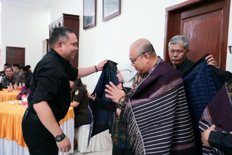 Bupati Pakpak Bharat Hadiri Temu Pisah Kepala Kejaksaan Negeri Dairi