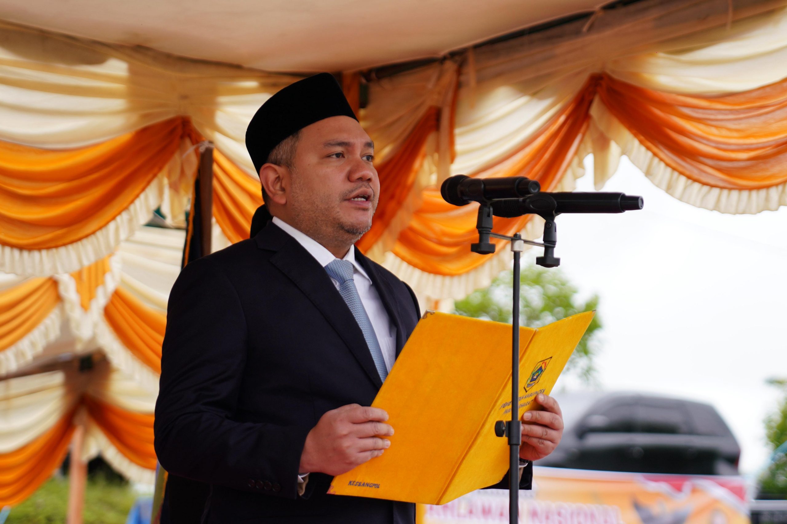 Bupati Pakpak Bharat Franc Benrhard Tumanggor Memimpin Upacara Peringatan Hari Pahlawan 2025