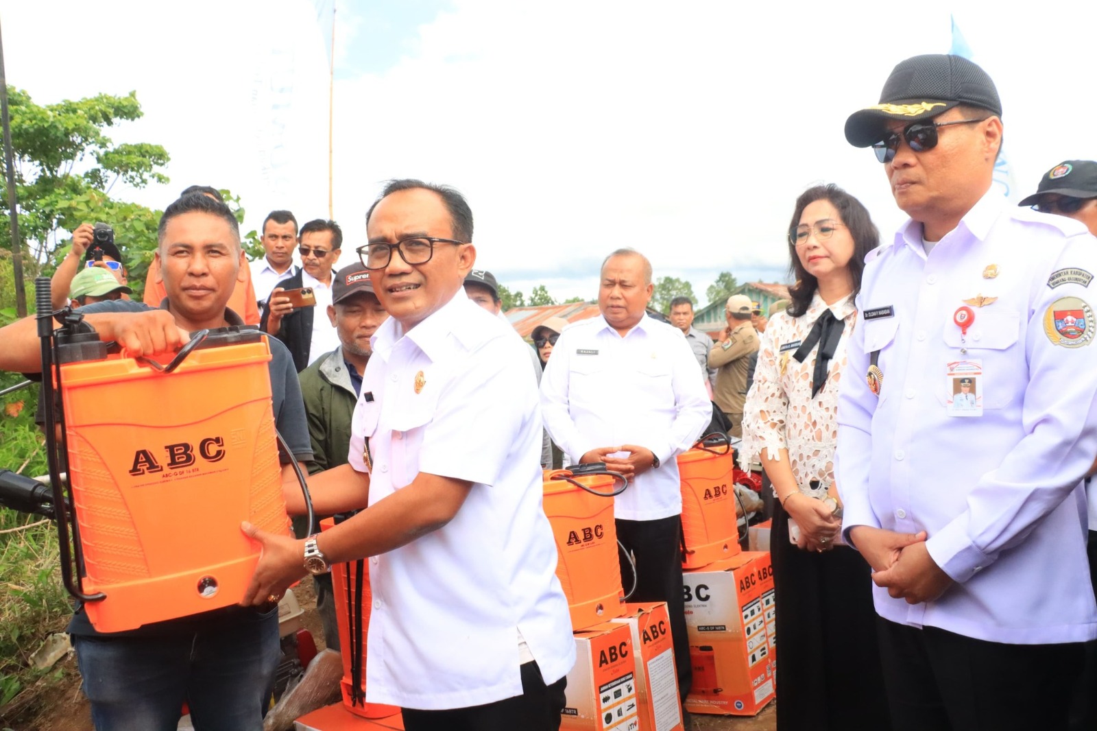 Sinergitas Terjalin Baik, Wabup Terima Bantuan Pertanian Dari Provinsi Sumatera Utara