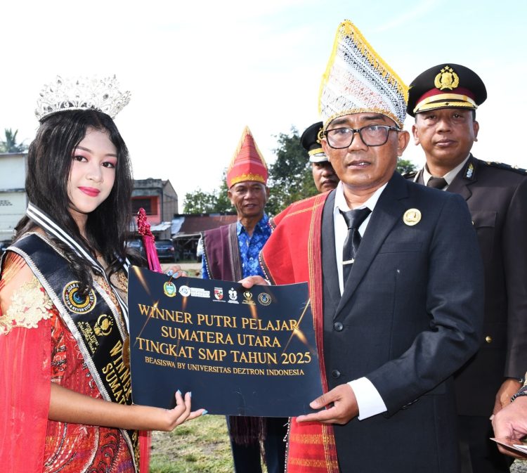 Wakil Bupati Samosir Pimpin Upacara Peringatan Hardiknas 2025 Wakil Bupati Samosir Pimpin Upacara Peringatan Hardiknas 2025