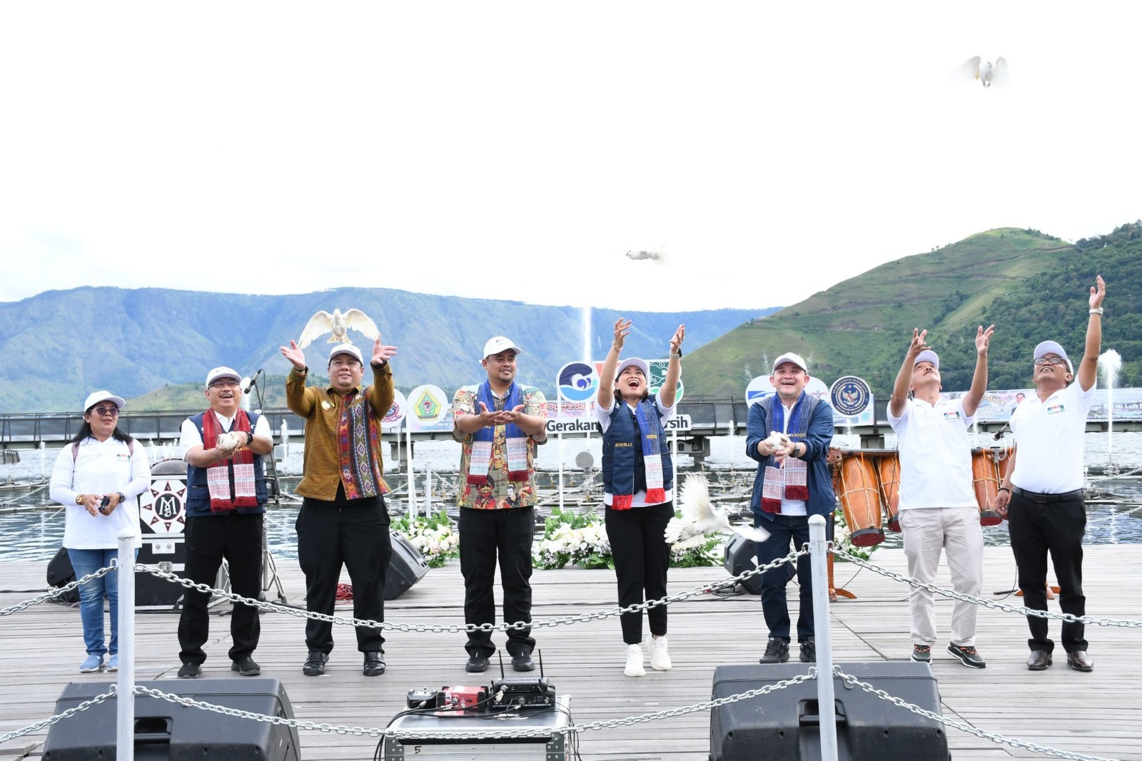 Bersama Wamen Pariwisata RI Dan Gubsu, Bupati Samosir Canangkan Gerakan Wisata Bersih Dan Launching Visit Samosir Years 2025-2026