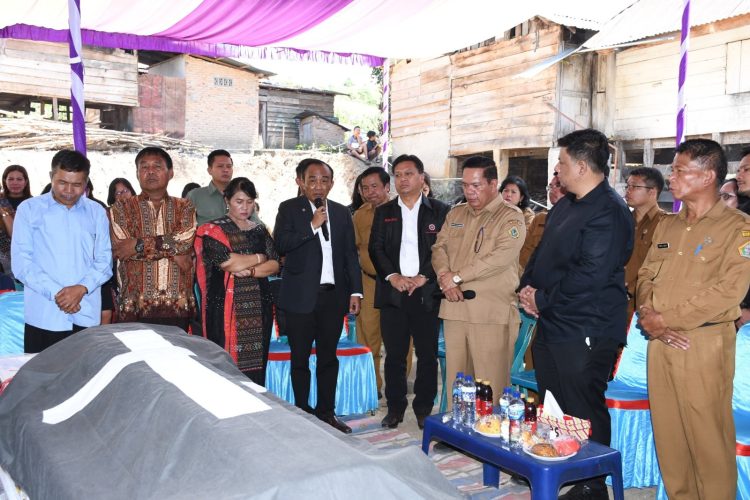 Bupati Samosir Sampaikan Belasungkawa Atas Meninggalnya Ibunda Wabup Samosir Bupati Samosir Sampaikan Belasungkawa Atas Meninggalnya Ibunda Wabup Samosir