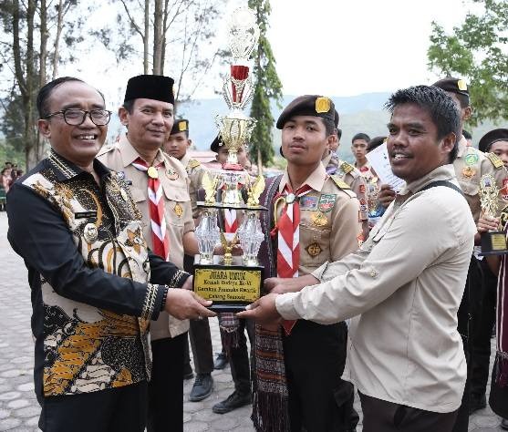 Wakil Bupati Samosir Harapkan Pramuka Memiliki Sikap Yang Tangguh Dan Berbudaya Wakil Bupati Samosir Harapkan Pramuka Memiliki Sikap Yang Tangguh Dan Berbudaya