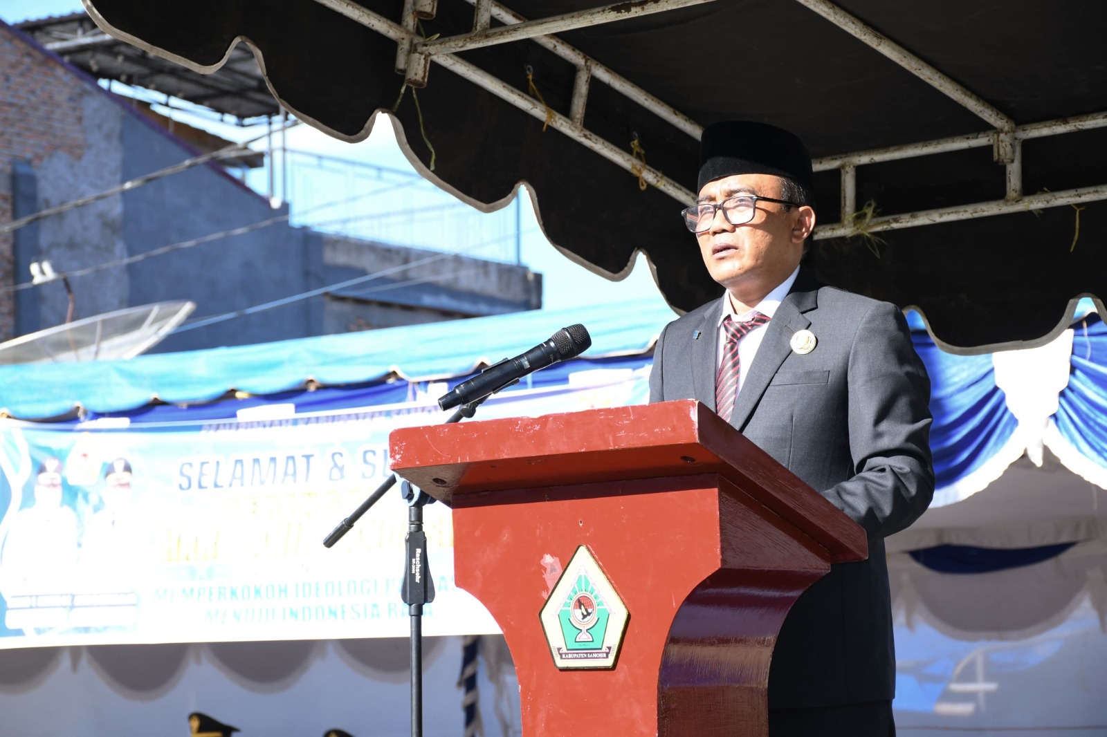 Wakil Bupati Samosir Inspektur Upacara Peringatan Hari Lahir Pancasila Wakil Bupati Samosir Inspektur Upacara Peringatan Hari Lahir Pancasila