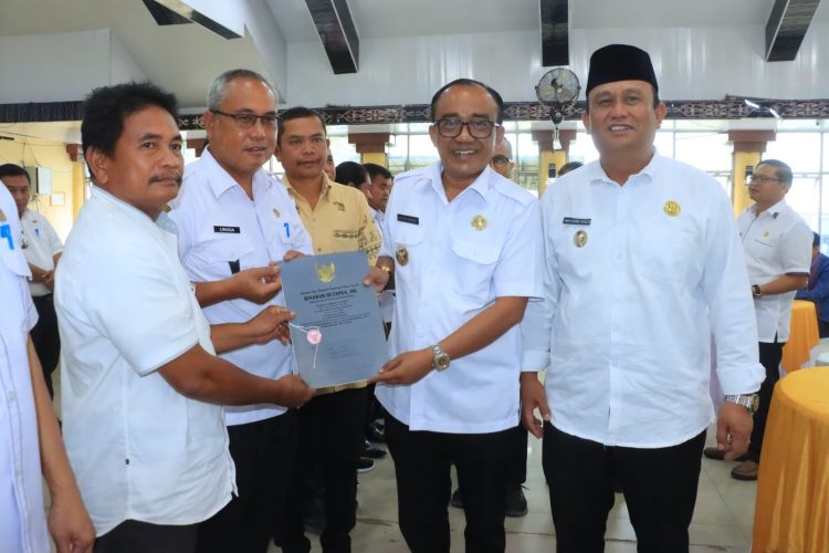 Wakil Bupati Samosir Hadiri Rakor Percepatan Pembentukan Koperasi Merah Putih Wilayah II Wakil Bupati Samosir Hadiri Rakor Percepatan Pembentukan Koperasi Merah Putih Wilayah II