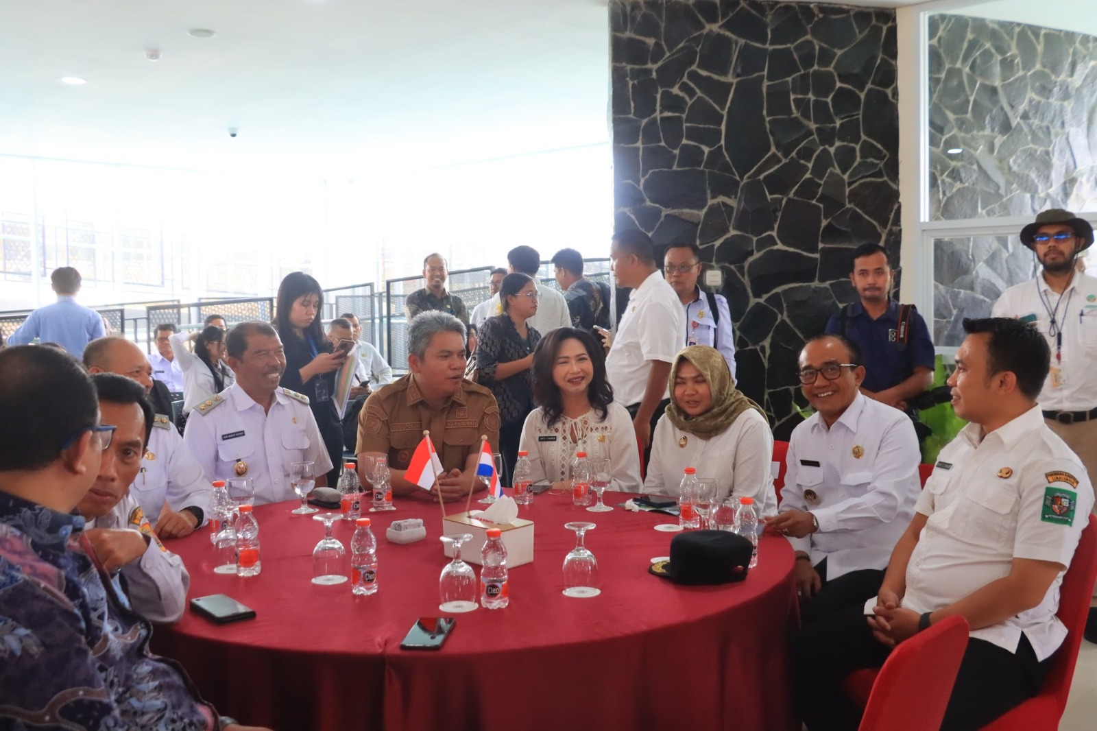 Wabup Samosir Hadiri Kunjungan Kerja Ketua DEN Bersama Delegasi Belanda di TSTH2 Humbahas Wabup Samosir Hadiri Kunjungan Kerja Ketua DEN Bersama Delegasi Belanda di TSTH2 Humbahas