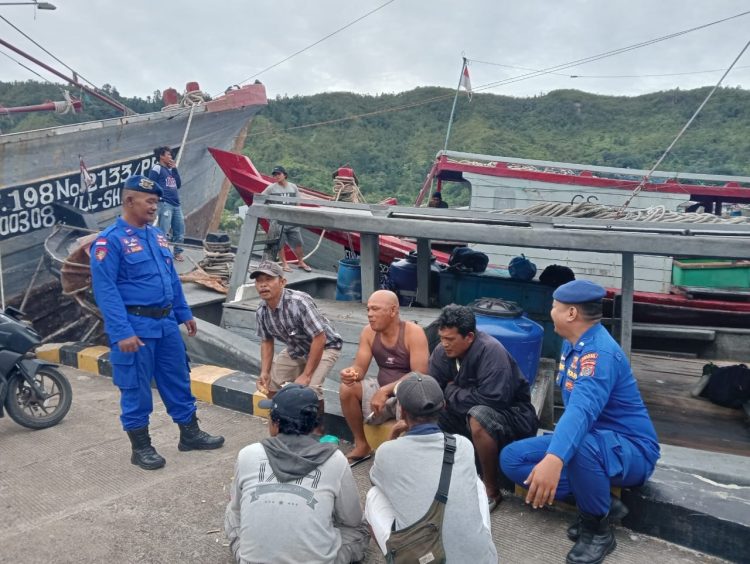 Cuaca Ekstrem Dan Antisipasi Laka Laut, Sat Polairud Polres Sibolga Patroli Dialogis