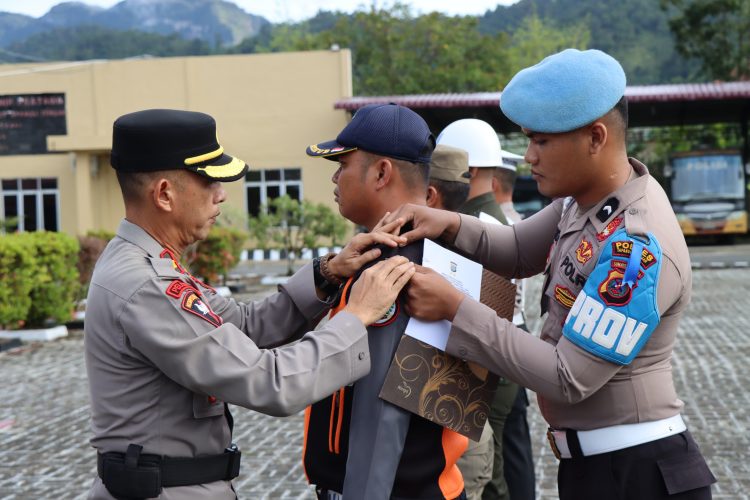 Polres Tapanuli Tengah Gelar Pasukan Operasi Zebra Toba-2025, Tekankan Penindakan Humanis Polres Tapanuli Tengah Gelar Pasukan Operasi Zebra Toba-2025, Tekankan Penindakan Humanis