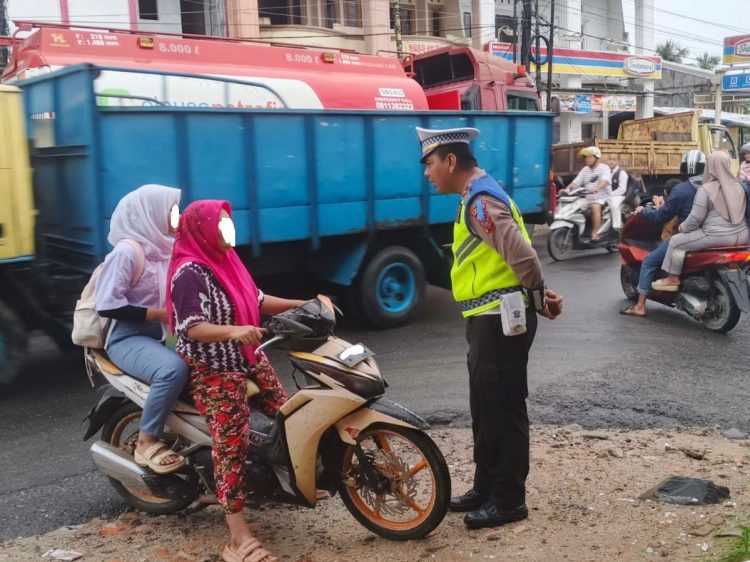 Operasi Zebra Toba 2025 Dimulai: Polres Tapteng Catat 65 Teguran dan 1 Kecelakaan di Hari Pertama Operasi Zebra Toba 2025 Dimulai: Polres Tapteng Catat 65 Teguran dan 1 Kecelakaan di Hari Pertama