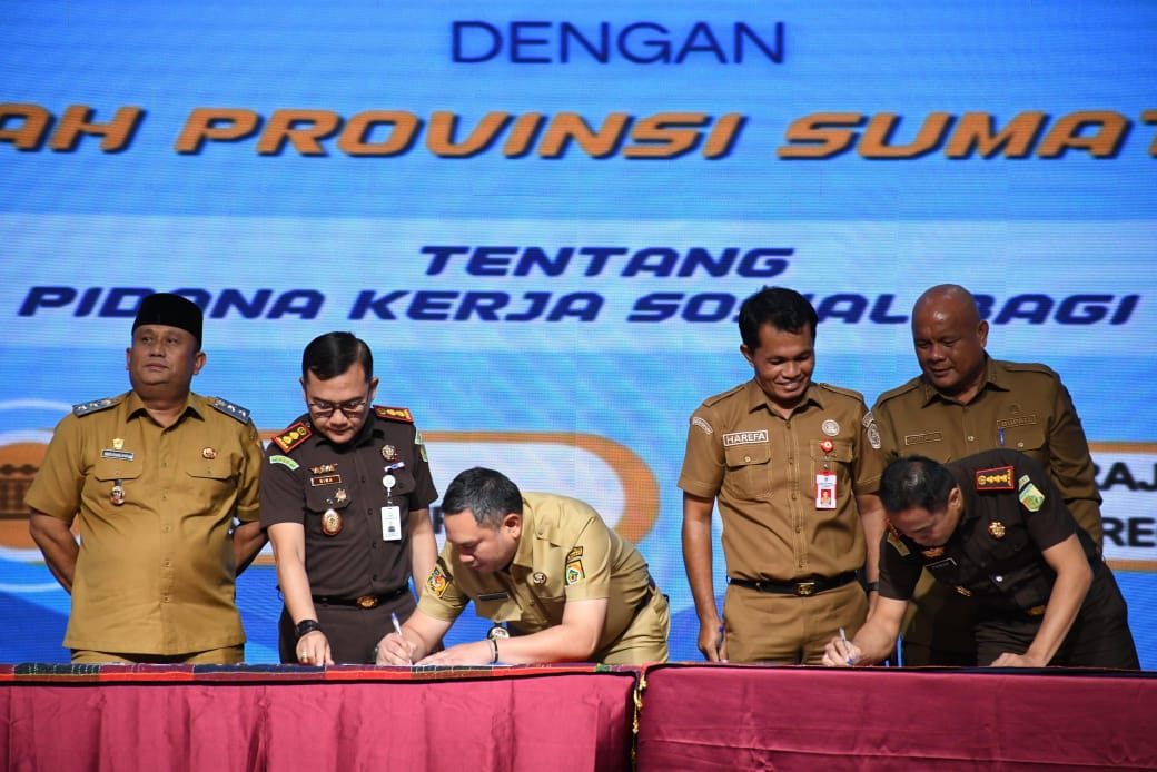 Bupati Pakpak Bharat Hadiri Penandatanganan MoU Antara Kejari se-Sumut Dengan Pemerintah Kabupaten/Kota Tentang Sinergitas Pelaksanaan Pidana Kerja Sosial 