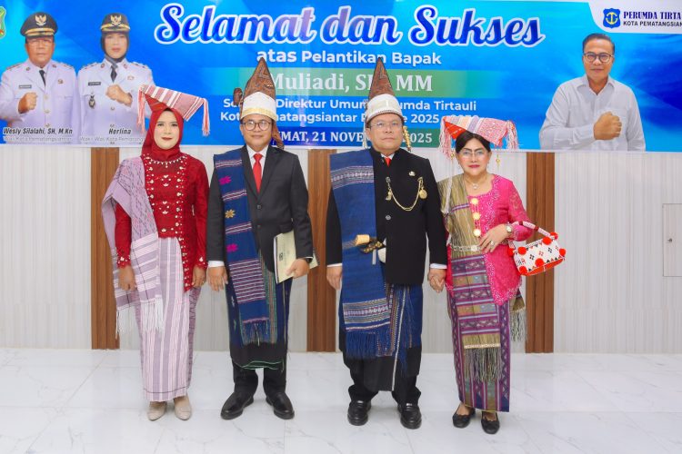 Wali Kota Pematangsiantar Wesly Silalahi Pimpin Pengambilan Sumpah/Janji Jabatan dan Penyerahan SK Dirum Perumda Air Minum Tirta Uli Wali Kota Pematangsiantar Wesly Silalahi Pimpin Pengambilan Sumpah/Janji Jabatan dan Penyerahan SK Dirum Perumda Air Minum Tirta Uli