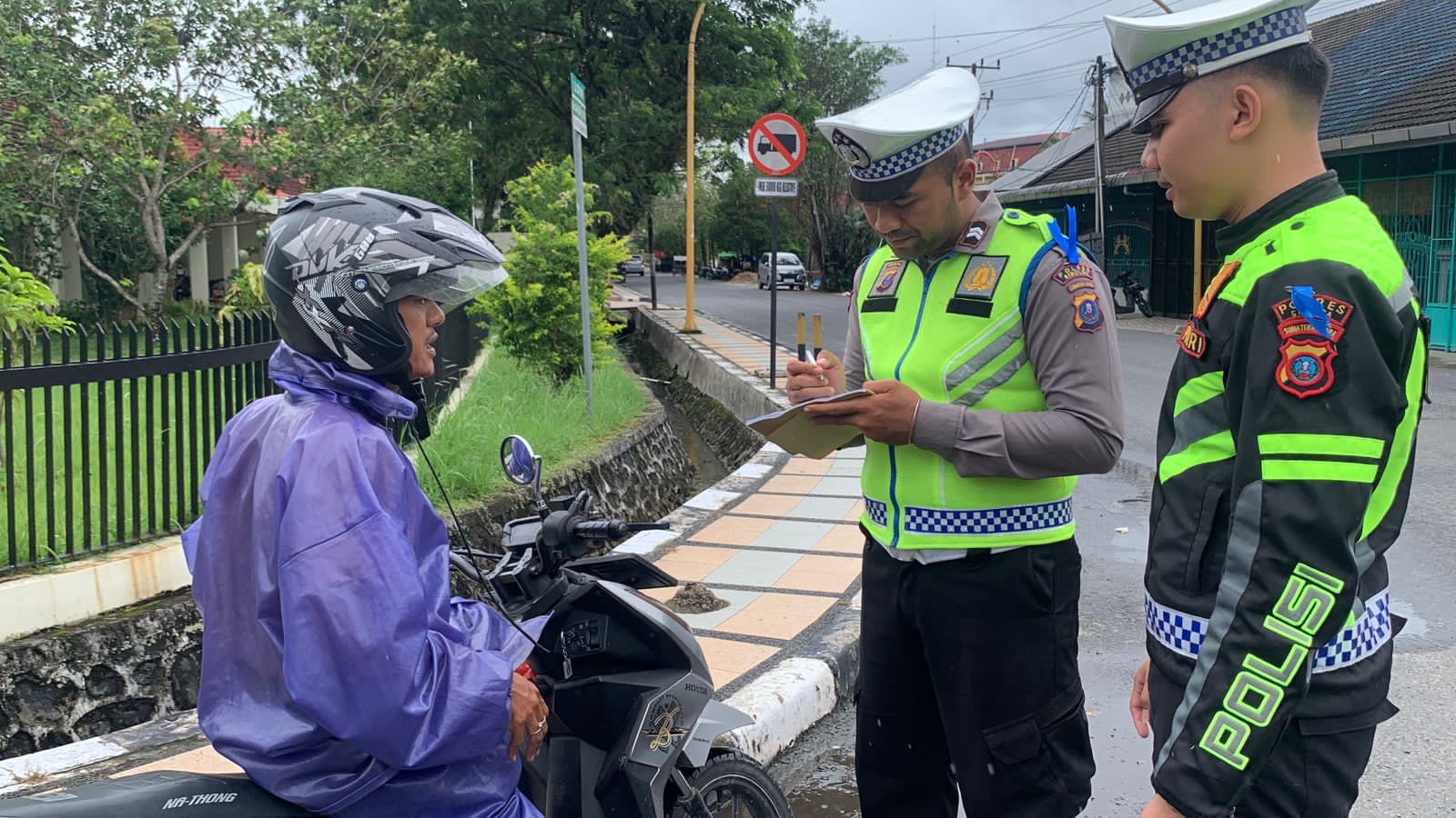 Tingkatkan Kepatuhan Tertib Berlalu Lintas, Polres Sibolga Laksanakan Ops Zebra Toba 2025, Tilang Pelanggar Kasat Mata
