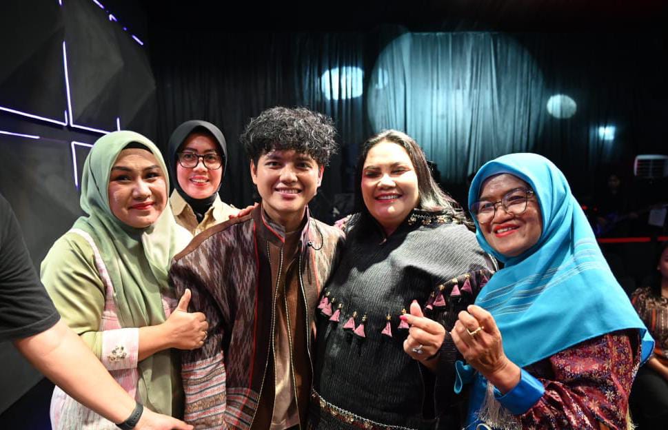 Ketua Dekranasda Tapteng Hadiri Penutupan Sumut Fashion and Beauty 2025