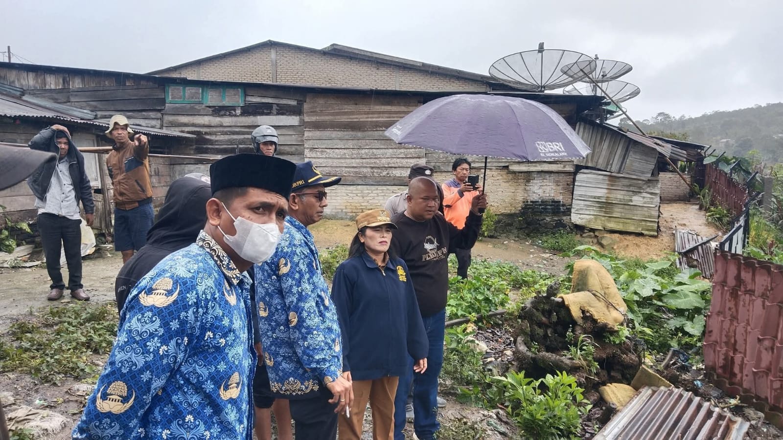 Bupati Pakpak Bharat Instruksikan Jajarannya Turut Serta Membantu Penanganan Bencana Longsor
