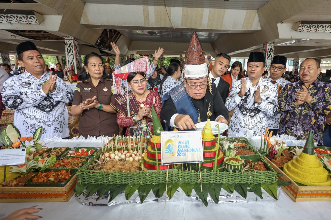 Wali Kota Pematangsiantar Wesly Silalahi Bersama Para Guru Memeringati Hari Guru Nasional Tahun 2025 Sekaligus HUT ke-80 PGRI Wali Kota Pematangsiantar Wesly Silalahi Bersama Para Guru Memeringati Hari Guru Nasional Tahun 2025 Sekaligus HUT ke-80 PGRI