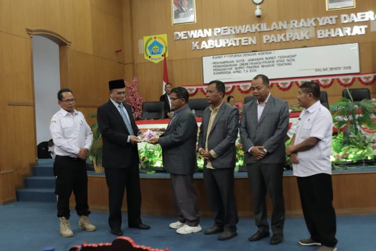 Wakil Bupati Bacakan Pidato Nota Jawaban Bupati Pakpak Bharat atas pemandangan Umum Fraksi-Fraksi Terhadap Nota Pengantar RAPBD Pakpak Bharat 2026