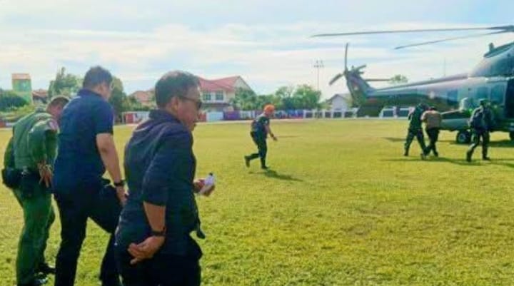 Bupati Tapteng, Gubsu Pantau Lokasi Banjir dan Longsor di Tukka Melalui Udara Bupati Tapteng, Gubsu Pantau Lokasi Banjir dan Longsor di Tukka Melalui Udara