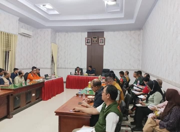 Bupati Tapteng: Kondisi Tapteng Terisolir Butuh Penanganan Cepat Bupati Tapteng: Kondisi Tapteng Terisolir Butuh Penanganan Cepat