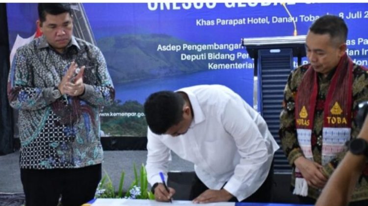 Bupati Samosir Dampingi Gubernur Sumatera Utara dalam Konferensi Pertama Destinasi Geowisata Kaldera Toba Unesco Global Geopark 2025 Bupati Samosir Dampingi Gubernur Sumatera Utara dalam Konferensi Pertama Destinasi Geowisata Kaldera Toba Unesco Global Geopark 2025