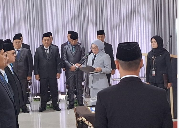 Bupati Way Kanan Roling Sejumlah Jabatan Eselon II