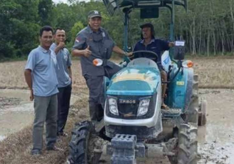 Kelompok Tani di Way Kanan Terima Bantuan Alsintan