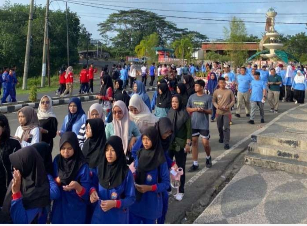 Ratusan Warga Meriahkan Jalan Sehat Festival Literasi