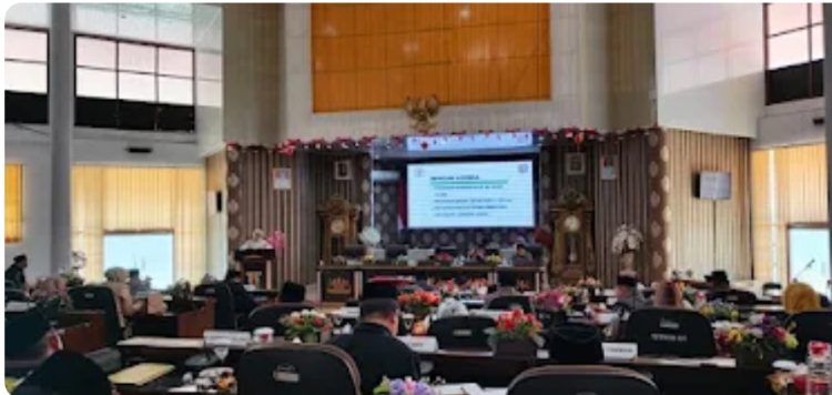 Bupati Way Kanan Hadiri Paripurna DPRD Matangkan Propemperda dan APBD Tahun 2026