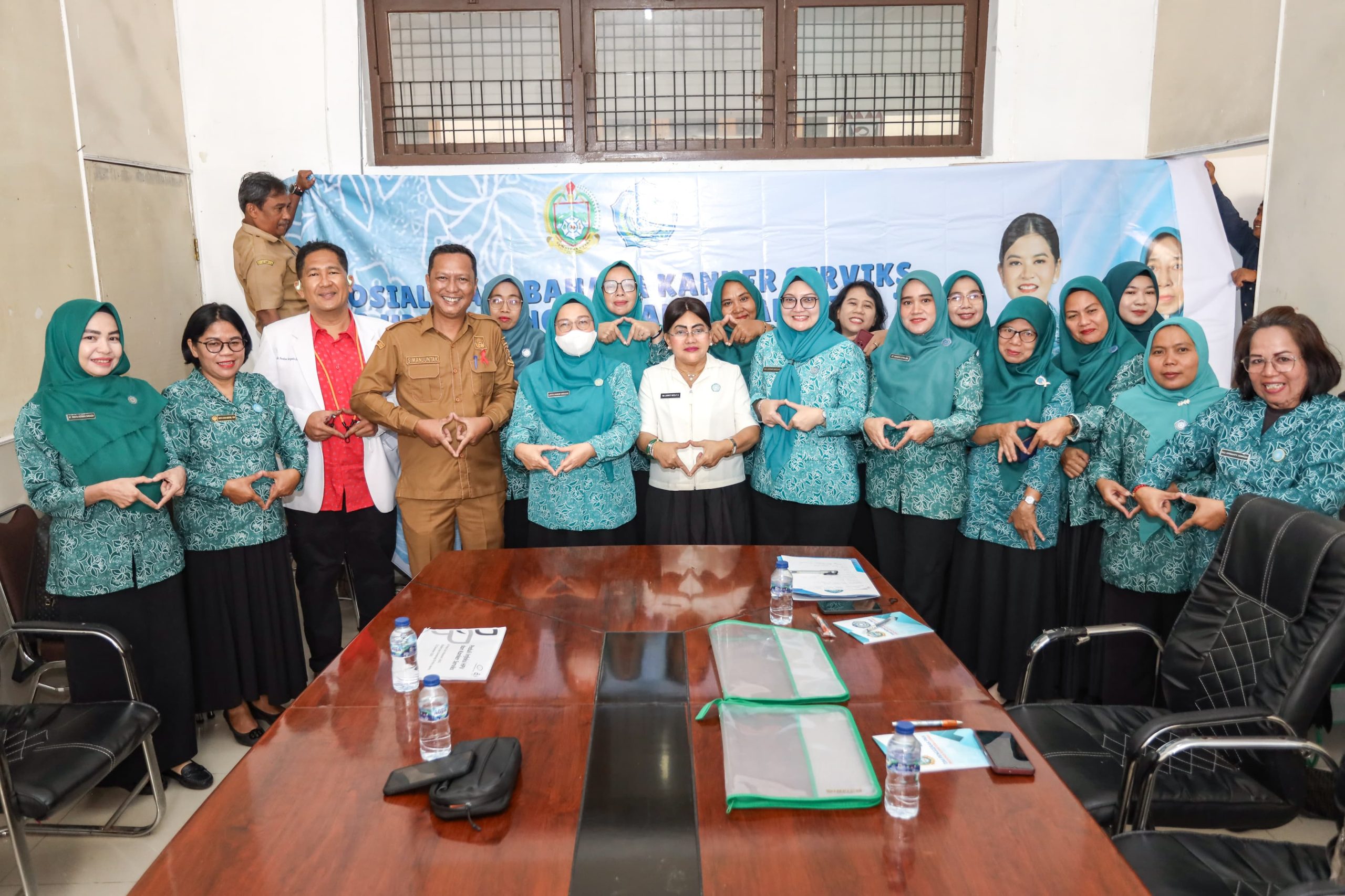 Ketua TP PKK Kota Pematangsiantar Ny Liswati Wesly Silalahi Membuka Sosialisasi Kanker Serviks Yang Diikuti Para Kader PKK Ketua TP PKK Kota Pematangsiantar Ny Liswati Wesly Silalahi Membuka Sosialisasi Kanker Serviks Yang Diikuti Para Kader PKK