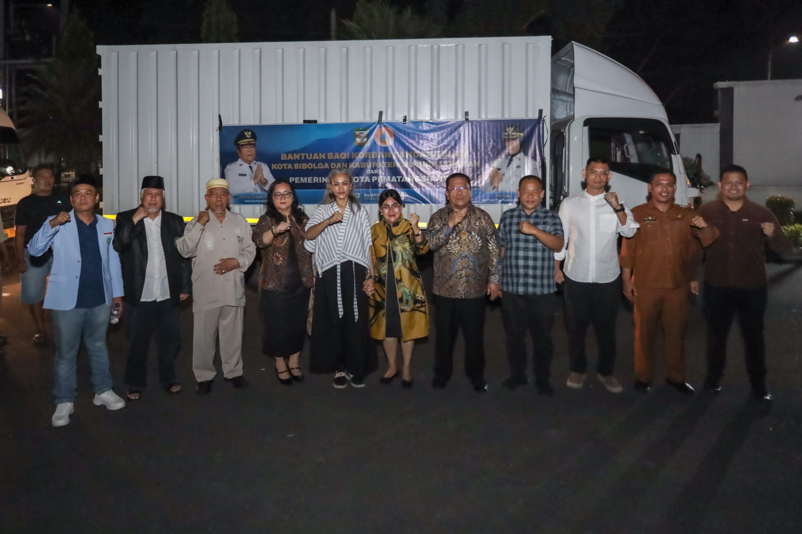 Wali Kota Pematangsiantar Wesly Silalahi dan Unsur Forkopimda Berangkatkan Bantuan Kemanusiaan dari Pemko Pematangsiantar Untuk Masyarakat Kota Sibolga dan Kabupaten Tapteng Wali Kota Pematangsiantar Wesly Silalahi dan Unsur Forkopimda Berangkatkan Bantuan Kemanusiaan dari Pemko Pematangsiantar Untuk Masyarakat Kota Sibolga dan Kabupaten Tapteng