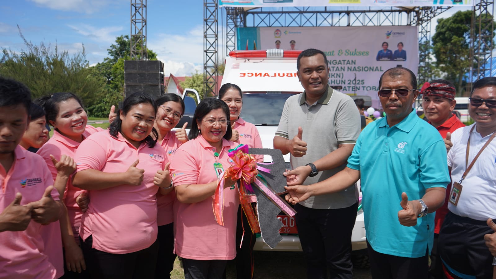 Memperingati Hari Kesehatan Nasional ke-61, Pemkab Toba Menggelar Senam Bersama di Komplek Kantor Bupati