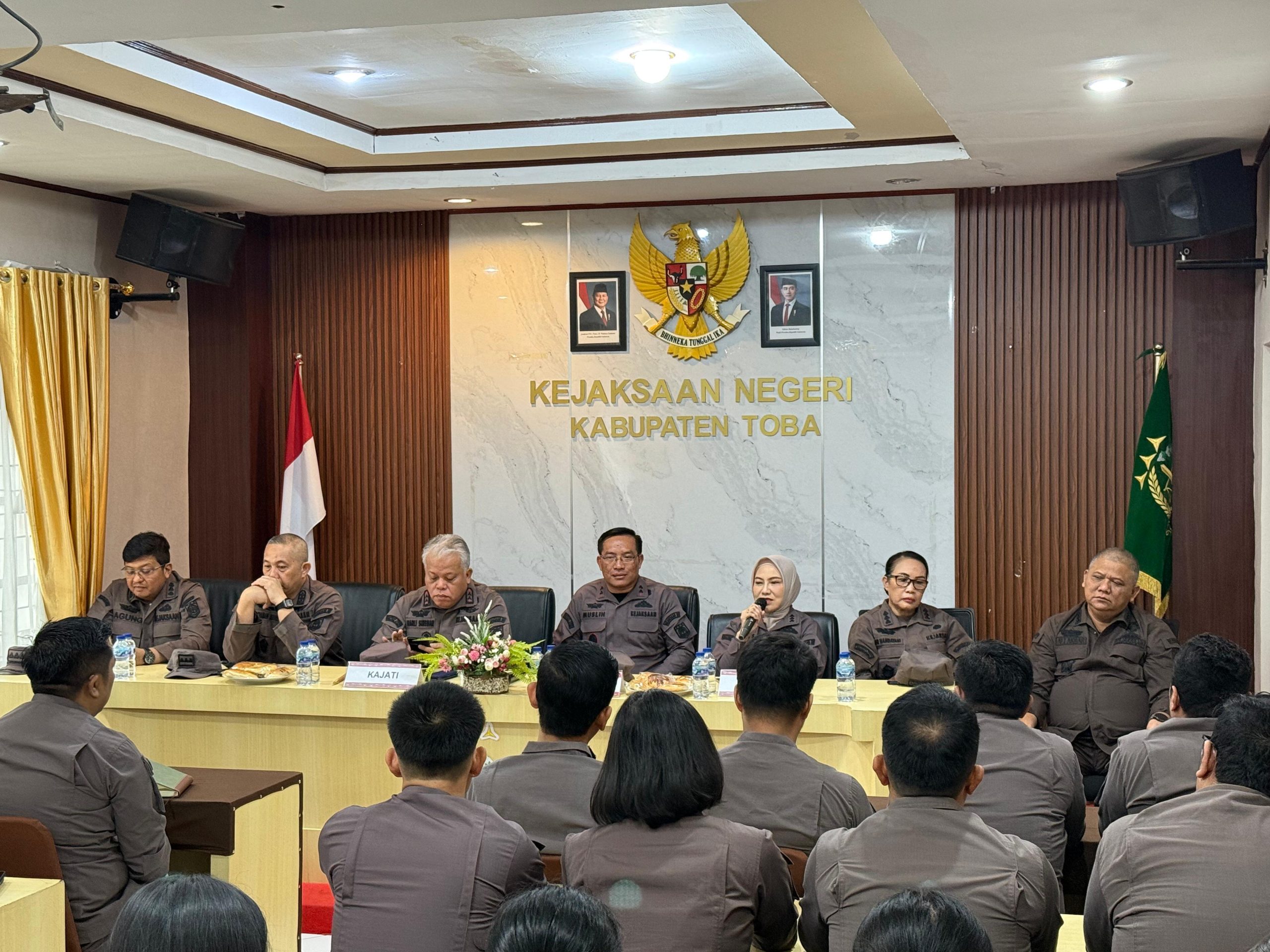 Kepala Kejatisu Dr Harli Siregar Melaksanakan Kunjungan Kerja ke Kejaksaan Negeri Toba