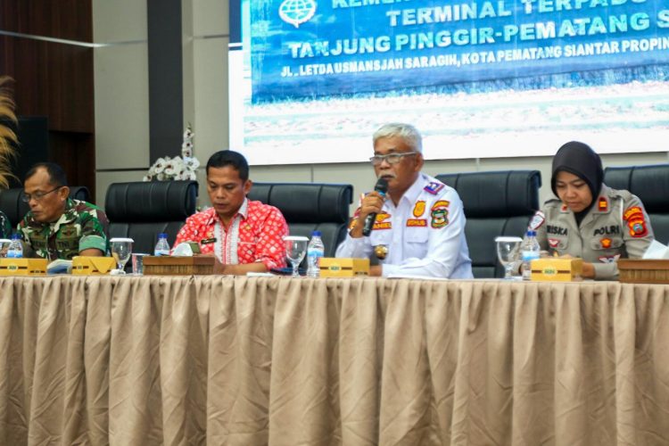 Wali Kota Pematangsiantar Diwakili Sekda Junaedi Antonius Sitanggang Membuka Rapat Optimalisasi Pemanfaatan Terminal Tipe A Tanjung Pinggir Wali Kota Pematangsiantar Diwakili Sekda Junaedi Antonius Sitanggang Membuka Rapat Optimalisasi Pemanfaatan Terminal Tipe A Tanjung Pinggir