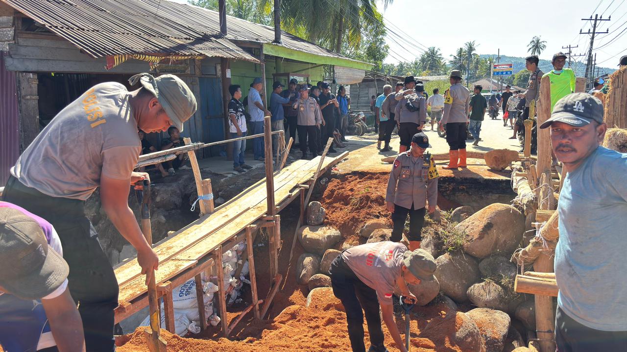 Tiga Hari yang Menghidupkan Harapan, Brimob Sumut Berhasil Pulihkan Jembatan Halangan yang Putus Total