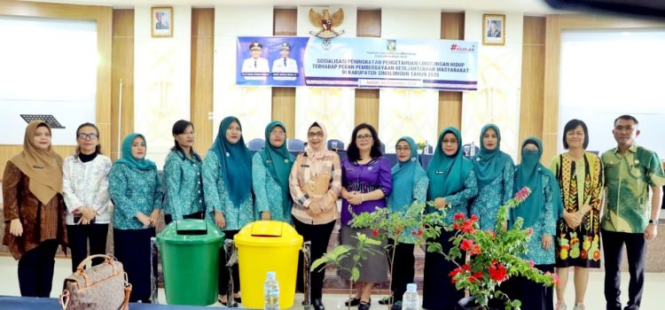 Sosialisasi Lingkungan Hidup: PKK di Simalungun Ditantang Jadi Agen Pembangunan Nagori Hijau Sosialisasi Lingkungan Hidup: PKK di Simalungun Ditantang Jadi Agen Pembangunan Nagori Hijau