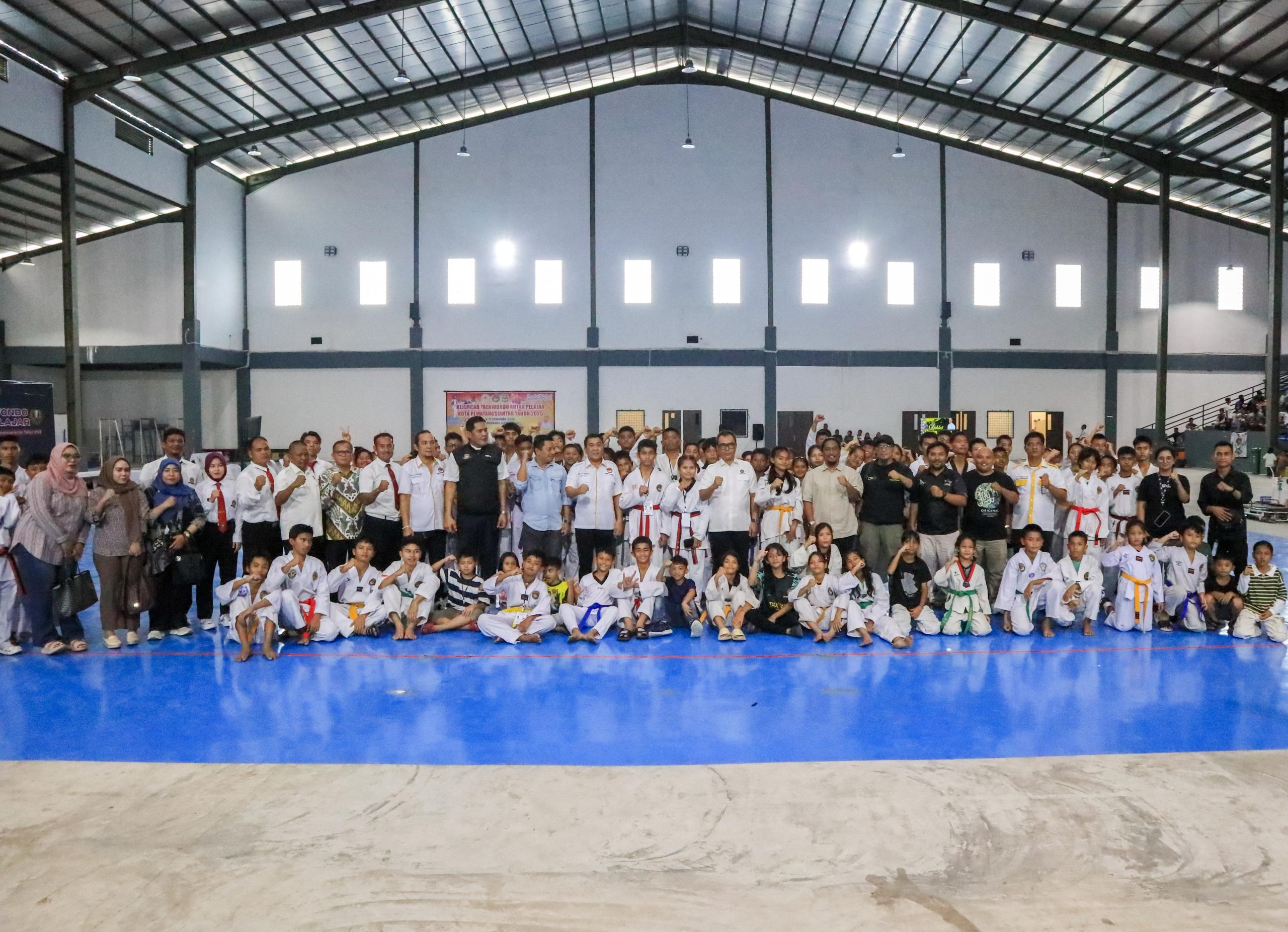 Wali Kota Pematangsiantar Diwakili Kepala Dinas Pariwisata Menghadiri  Pembukaan Kejuaraan Taekwondo Antar Pelajar Kota Pematangsiantar Tahun 2025 